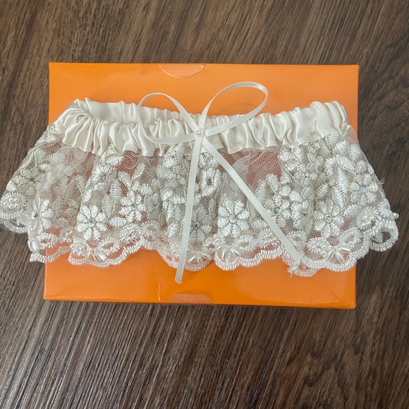 Lace Garter - Picture 1 of 1